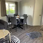 木屋 Cheerful And Relaxing Viena Dirkshorn