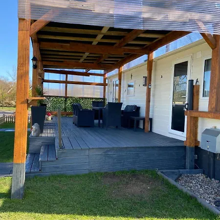 Cheerful&relaxing Viena Chalet Dirkshorn